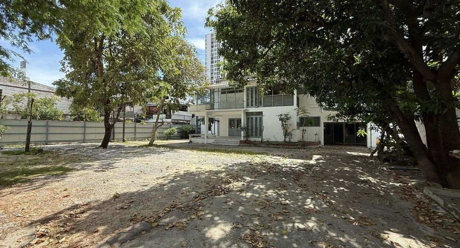 Haus zur Miete mit 3 Zimmer in Watthana, Bangkok