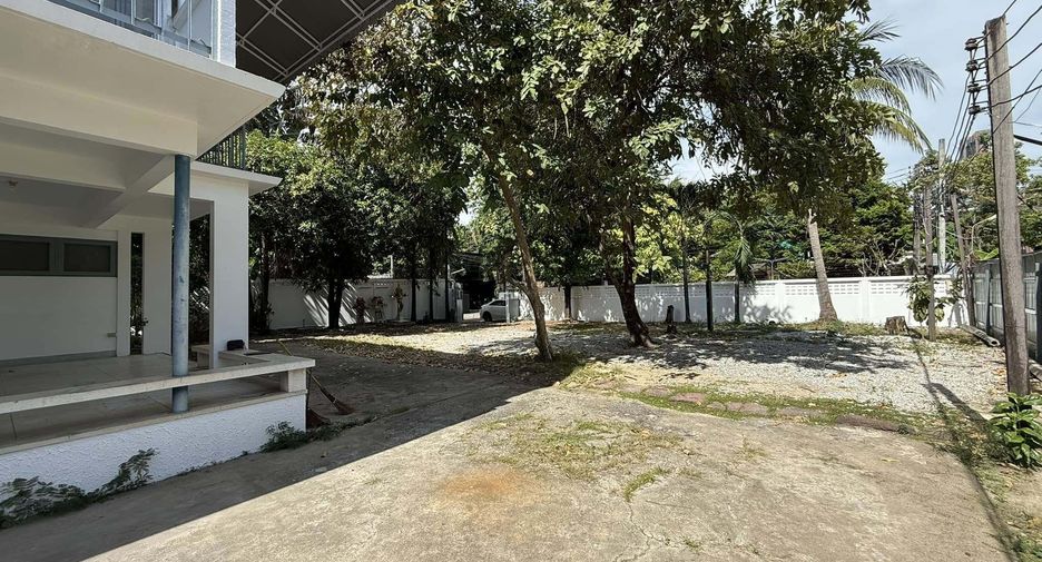 Haus zur Miete mit 3 Zimmer in Watthana, Bangkok