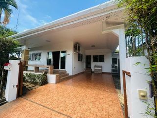 Villa en alquiler de 3 habitaciones en Thalang, Phuket