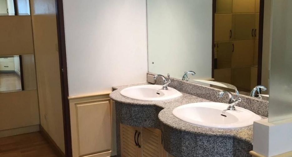 Condo en alquiler de 3 habitaciones en Sathon, Bangkok