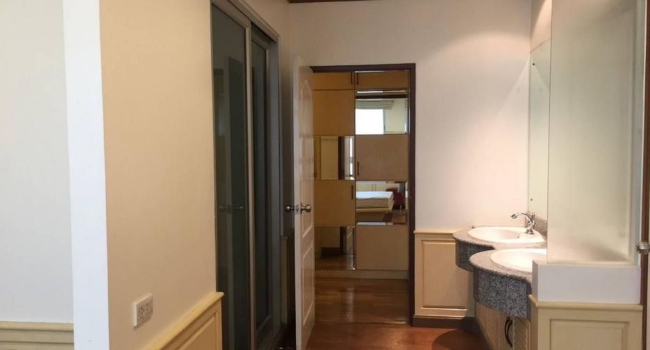 Condo en alquiler de 3 habitaciones en Sathon, Bangkok