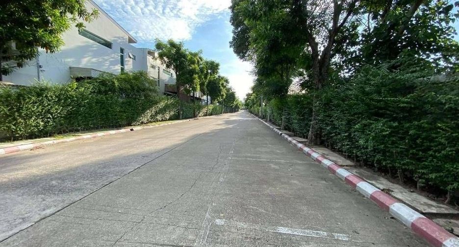 For sale 3 bedrooms townhouse in Don Mueang, Bangkok