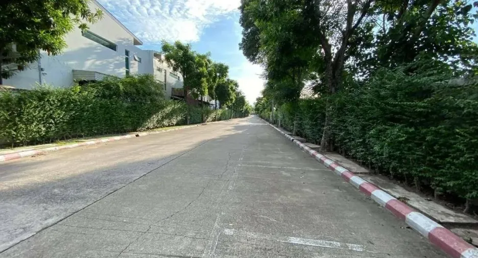 For sale 3 bedrooms townhouse in Don Mueang, Bangkok