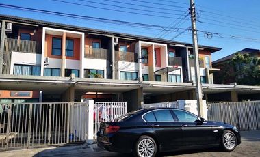 For sale 3 bedrooms townhouse in Don Mueang, Bangkok