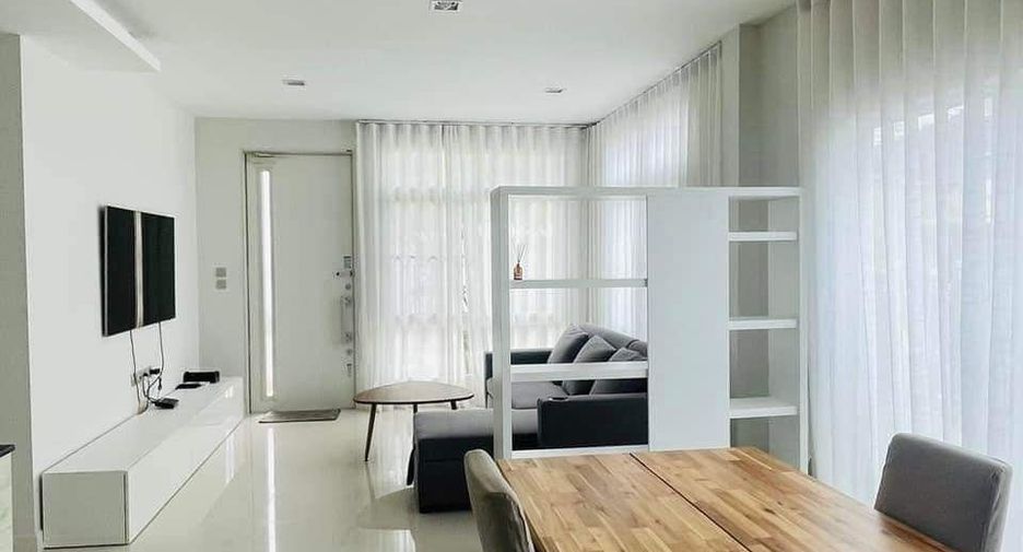 Casa en alquiler de 3 habitaciones en Mueang Phuket, Phuket