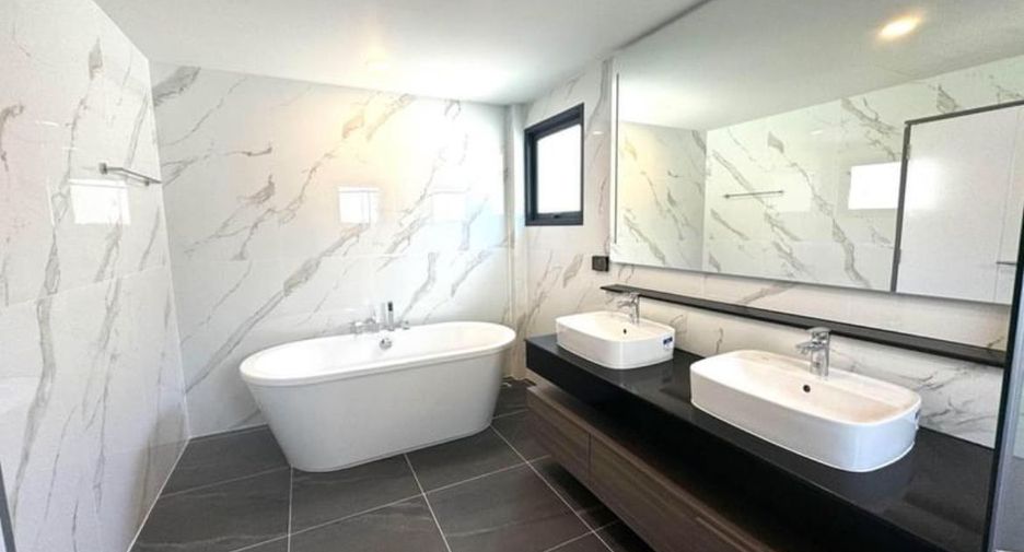 For rent 7 bedrooms townhouse in Bang Phli, Samut Prakan