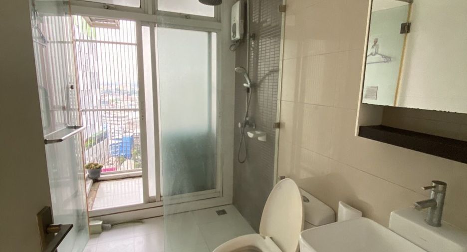For rent studio condo in Khlong Toei, Bangkok
