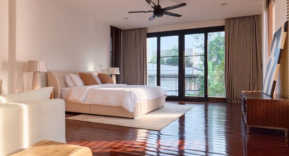 À louer 4 chambres maison à Watthana, Bangkok