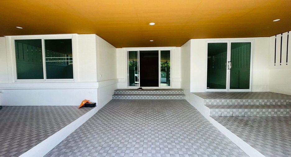 For sale 3 bedrooms townhouse in Thalang, Phuket