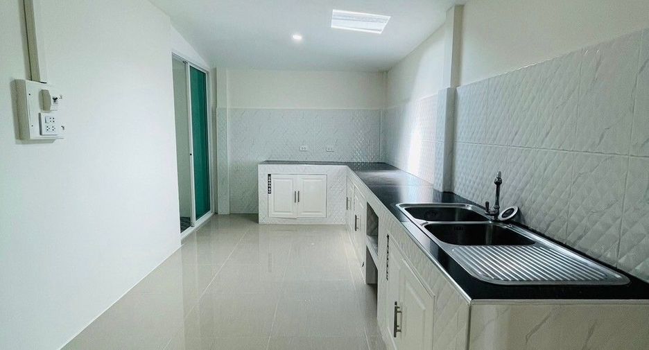 For sale 3 bedrooms townhouse in Thalang, Phuket