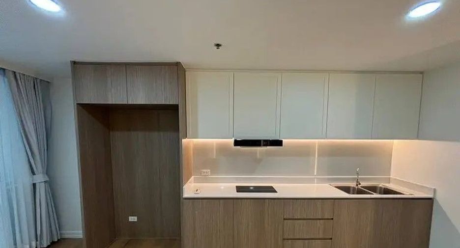 For rent 2 bedrooms apartment in Watthana, Bangkok
