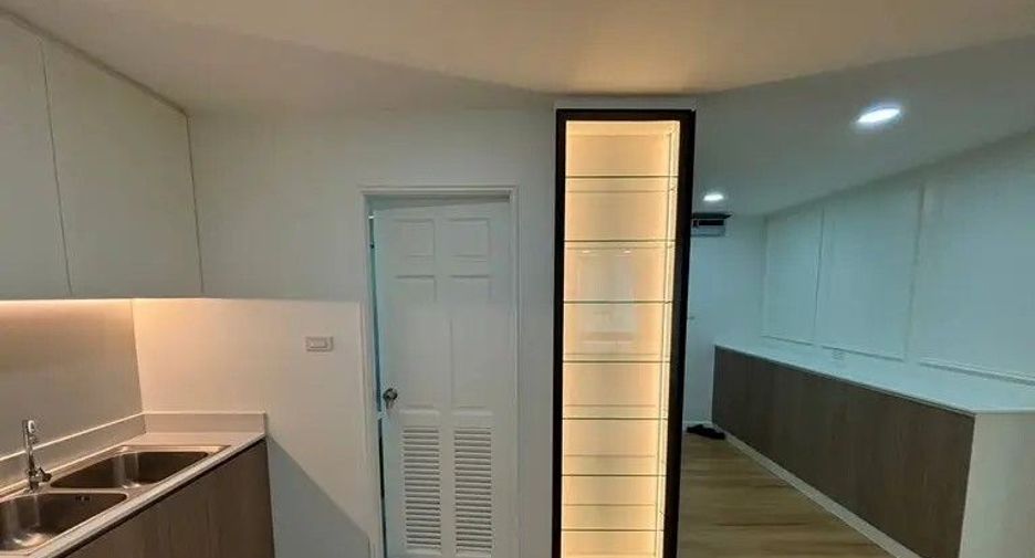 For rent 2 bedrooms apartment in Watthana, Bangkok