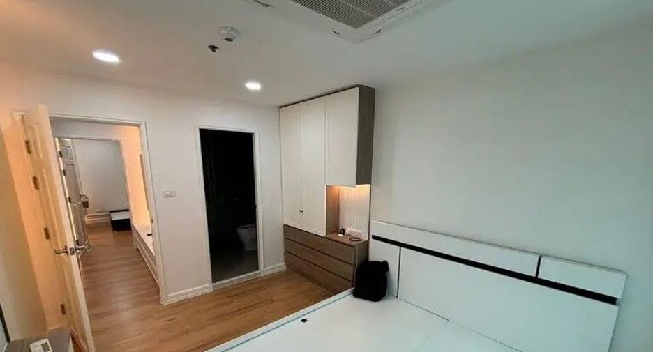 For rent 2 bedrooms apartment in Watthana, Bangkok