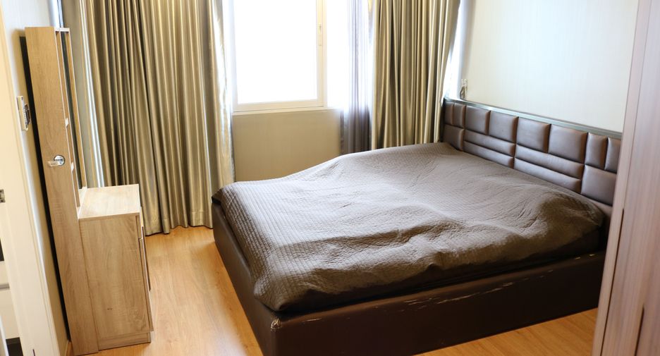 For rent 2 bedrooms apartment in Huai Khwang, Bangkok