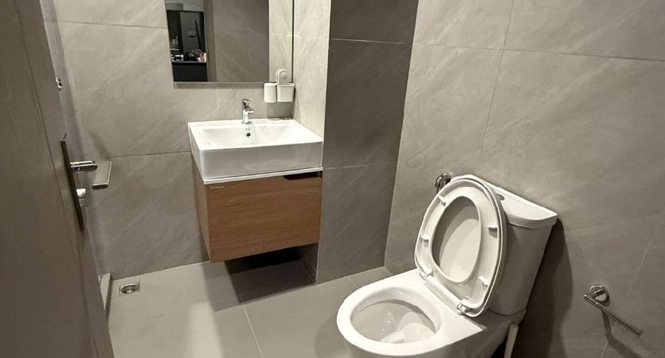 For rent studio condo in Khlong Toei, Bangkok