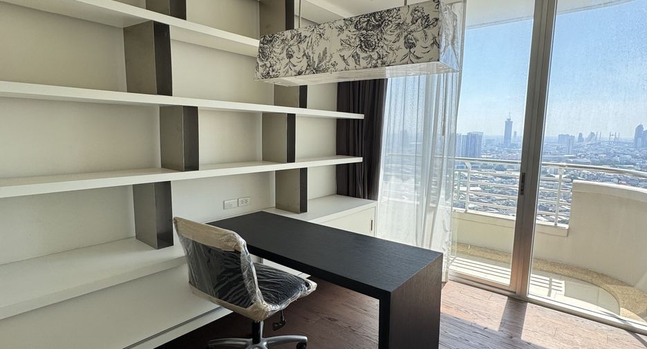 For rent 3 bedrooms condo in Sathon, Bangkok