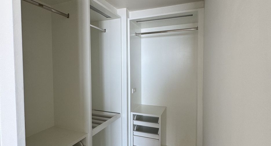 For rent 3 bedrooms condo in Sathon, Bangkok