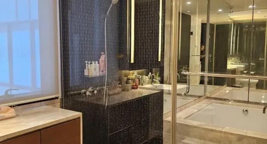 For sale 2 bedrooms condo in Pathum Wan, Bangkok