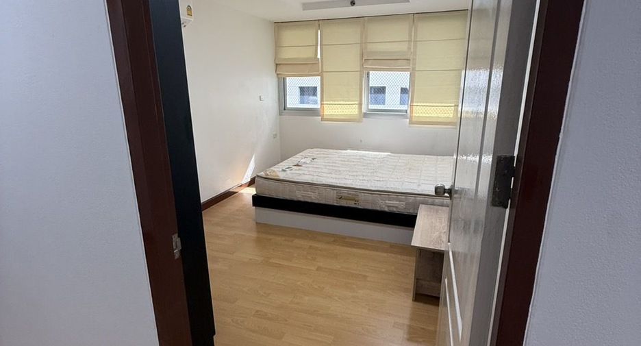 For sale 3 bedrooms condo in Khlong San, Bangkok