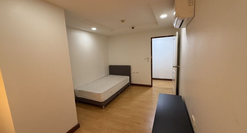 For sale 3 bedrooms condo in Khlong San, Bangkok