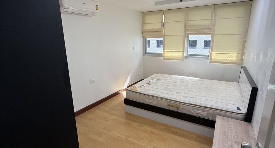 For sale 3 bedrooms condo in Khlong San, Bangkok