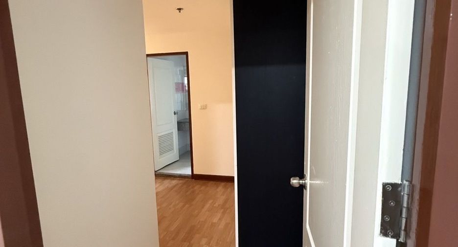 For sale 3 bedrooms condo in Khlong San, Bangkok