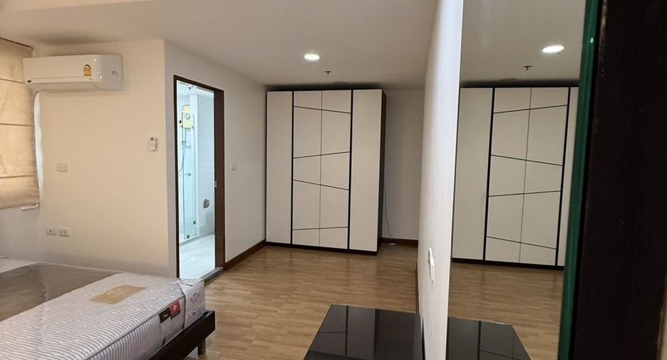 For sale 3 bedrooms condo in Khlong San, Bangkok