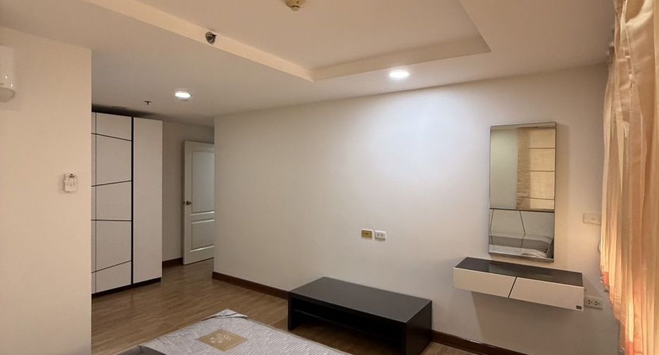 For sale 3 bedrooms condo in Khlong San, Bangkok