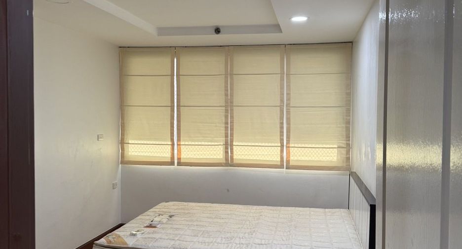 For sale 3 bedrooms condo in Khlong San, Bangkok