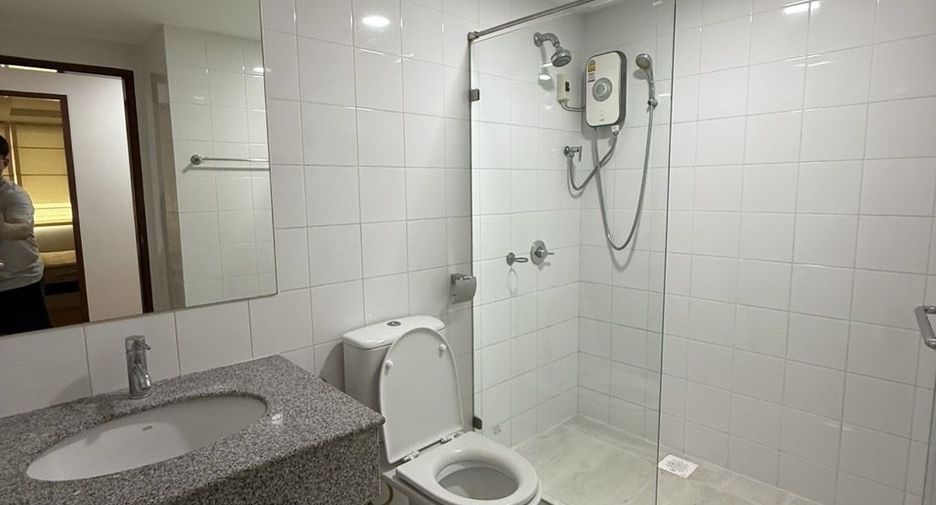 For sale 3 bedrooms condo in Khlong San, Bangkok