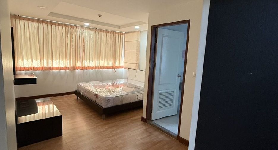 For sale 3 bedrooms condo in Khlong San, Bangkok