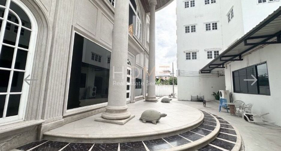 Haus zum Kauf mit 7 Zimmer in Phasi Charoen, Bangkok