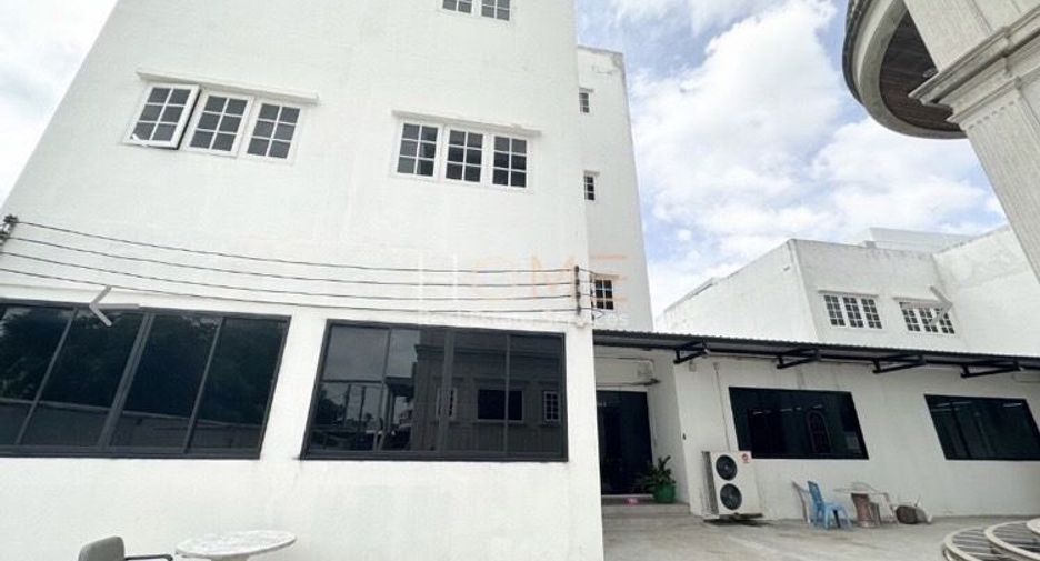 Haus zum Kauf mit 7 Zimmer in Phasi Charoen, Bangkok