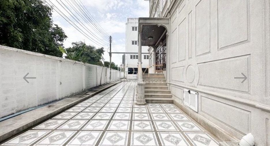Haus zum Kauf mit 7 Zimmer in Phasi Charoen, Bangkok
