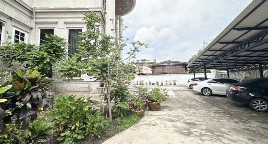 Haus zum Kauf mit 7 Zimmer in Phasi Charoen, Bangkok