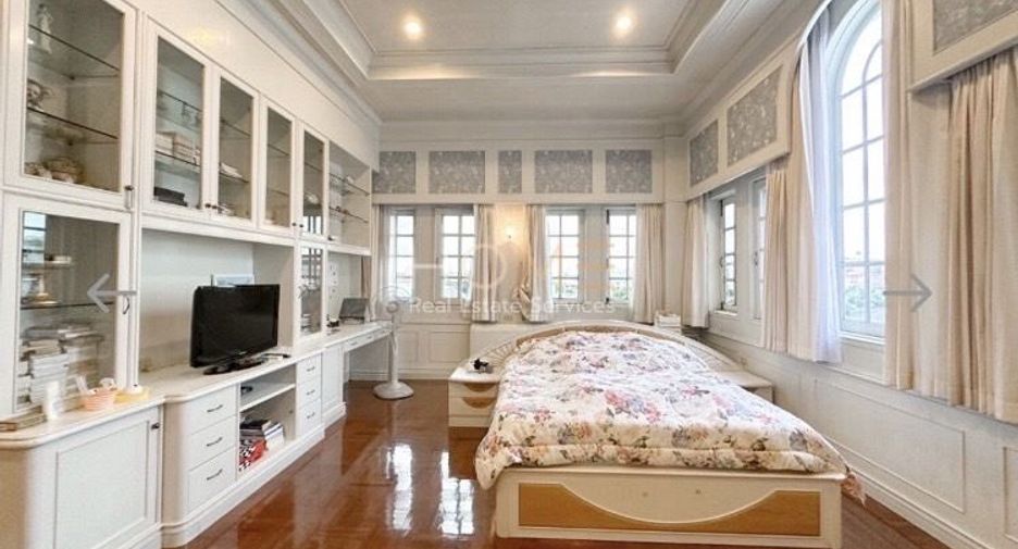 Haus zum Kauf mit 7 Zimmer in Phasi Charoen, Bangkok