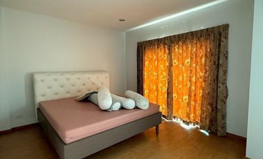 Casa en alquiler de 3 habitaciones en Yan Nawa, Bangkok