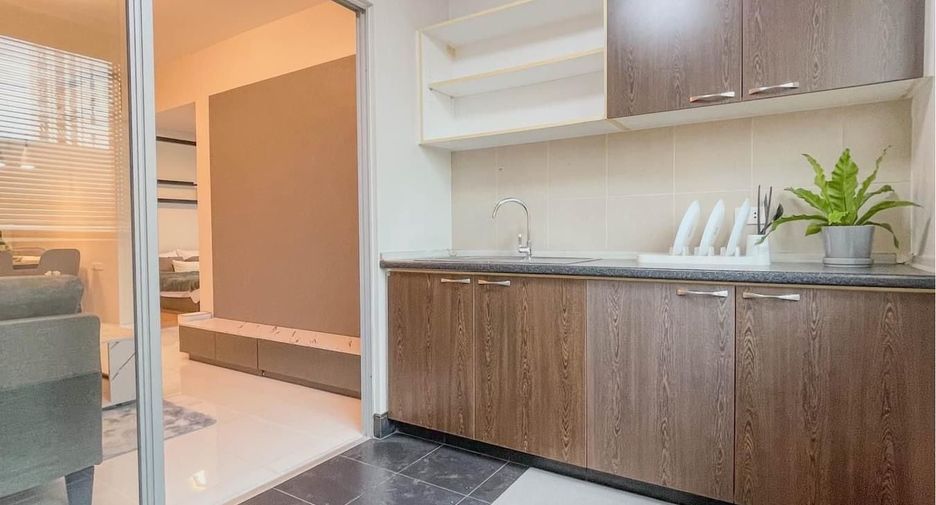 For sale 2 bedrooms condo in Huai Khwang, Bangkok