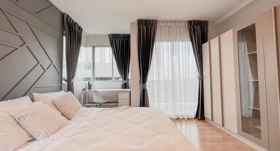 For sale 2 bedrooms condo in Huai Khwang, Bangkok