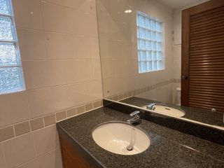 Condo en alquiler de 3 habitaciones en Watthana, Bangkok
