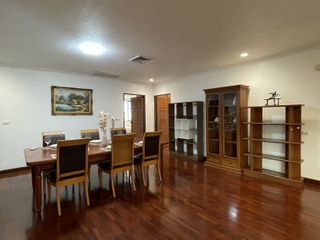 Condo en alquiler de 3 habitaciones en Watthana, Bangkok