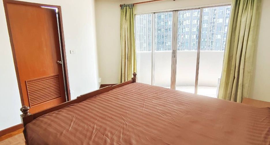 For rent 2 bedrooms condo in Watthana, Bangkok