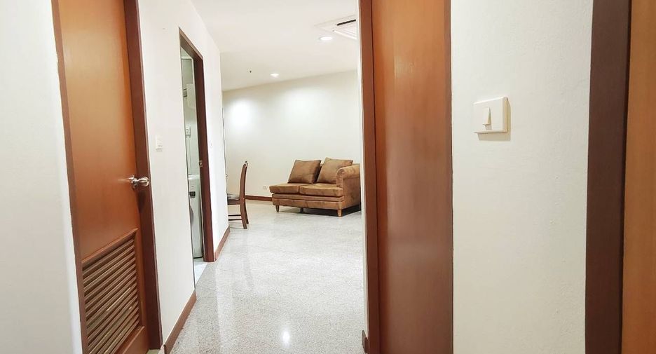 For rent 2 bedrooms condo in Watthana, Bangkok
