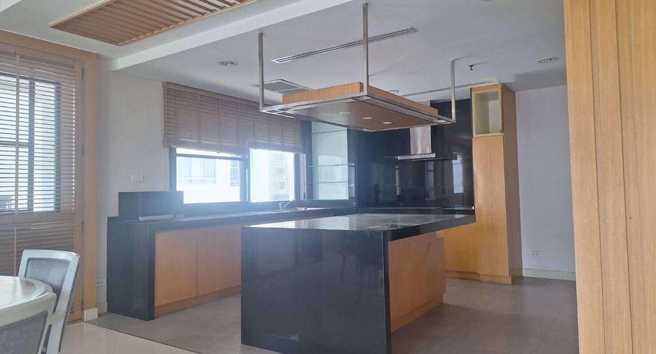 For rent 3 bedrooms condo in Khlong Toei, Bangkok