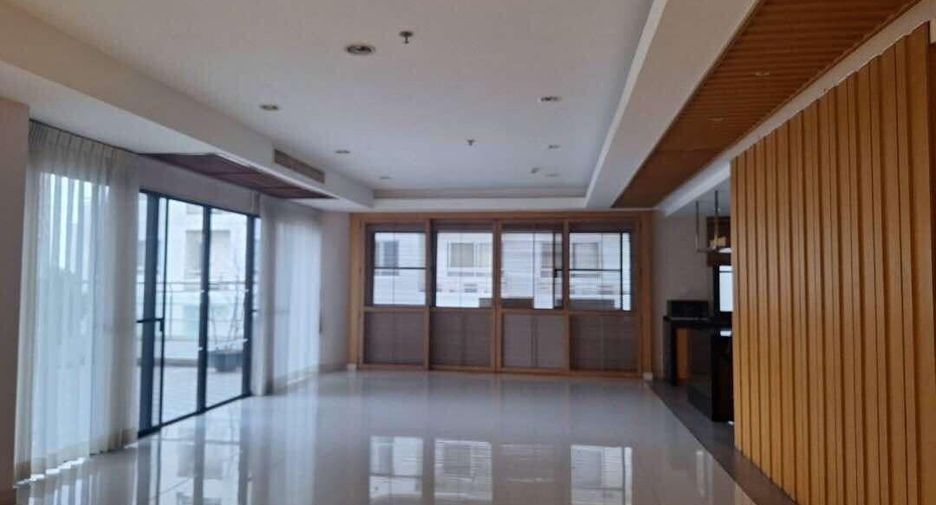 For rent 3 bedrooms condo in Khlong Toei, Bangkok