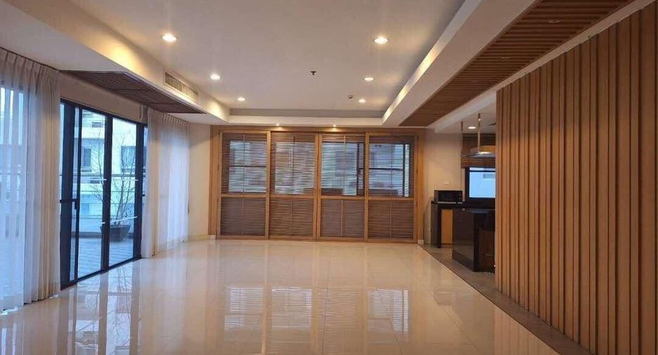 For rent 3 bedrooms condo in Khlong Toei, Bangkok