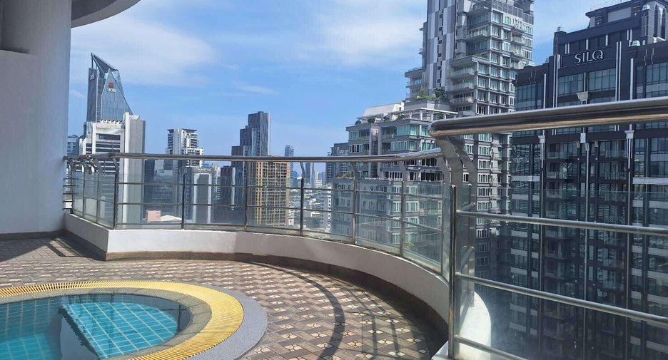 For rent 3 bedrooms condo in Khlong Toei, Bangkok