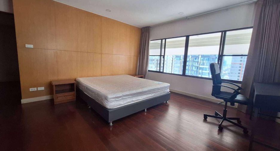 For rent 3 bedrooms condo in Khlong Toei, Bangkok
