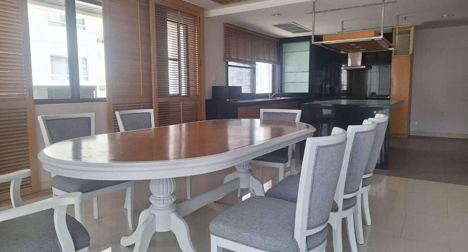 For rent 3 bedrooms condo in Khlong Toei, Bangkok