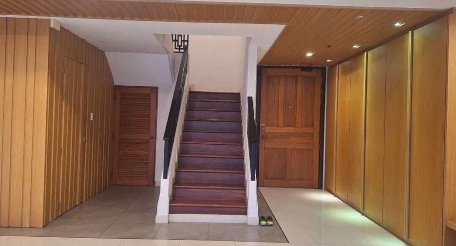 For rent 3 bedrooms condo in Khlong Toei, Bangkok